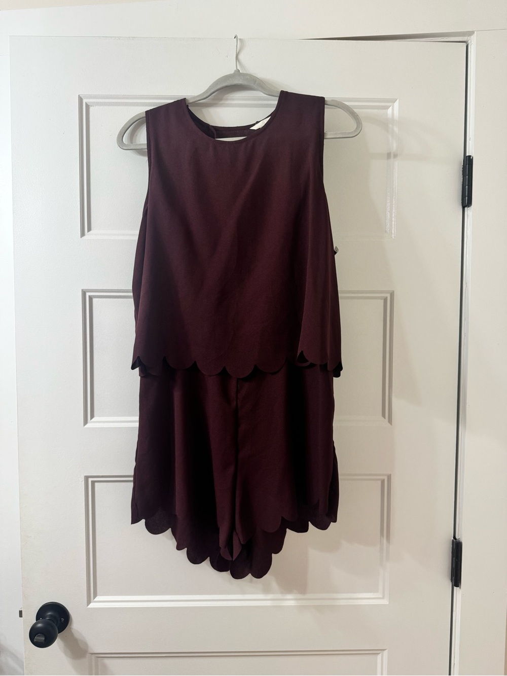 Women's Sleeveless Scallop Trim Top and Shorts Set - Burgundy